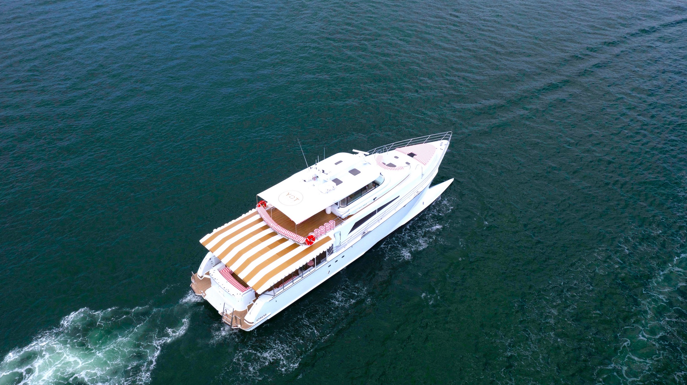 Yot vice Brisbane charter yacht